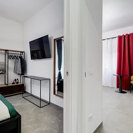 Bdc - Mariposa 3bdr In San Giovanni Rome