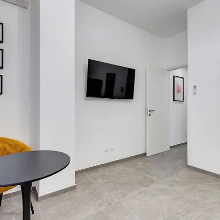 Bdc - Mariposa 3bdr In San Giovanni Rome