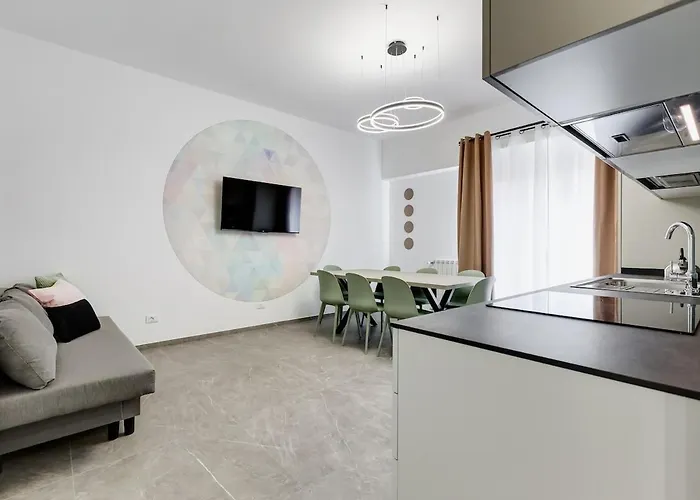 Bdc - Mariposa 3bdr In San Giovanni Rome